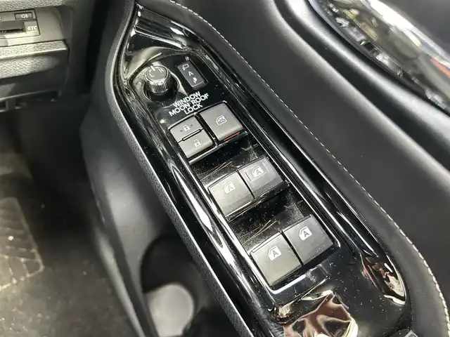 トヨタ エスクァイア Gi 福岡県 2017(平29)年 8.5万km ブラック ワンオーナー/サンルーフ/衝突軽減/純正ナビ/(AM/FM/CD/DVD/BT/フルセグ)/バックカメラ/ETC/両側パワースライドドア/アイドリングストップ/レザーシート/シートヒーター/MTモード付きAT/革巻きステアリング/ステアリングスイッチ/AUTOライト/LEDヘッドライト/フォグランプ/AUTOハイビーム/横滑り防止/プッシュスタート/スマートキー