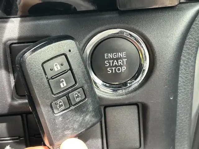 トヨタ エスクァイア Gi 福岡県 2017(平29)年 8.5万km ブラック ワンオーナー/サンルーフ/衝突軽減/純正ナビ/(AM/FM/CD/DVD/BT/フルセグ)/バックカメラ/ETC/両側パワースライドドア/アイドリングストップ/レザーシート/シートヒーター/MTモード付きAT/革巻きステアリング/ステアリングスイッチ/AUTOライト/LEDヘッドライト/フォグランプ/AUTOハイビーム/横滑り防止/プッシュスタート/スマートキー