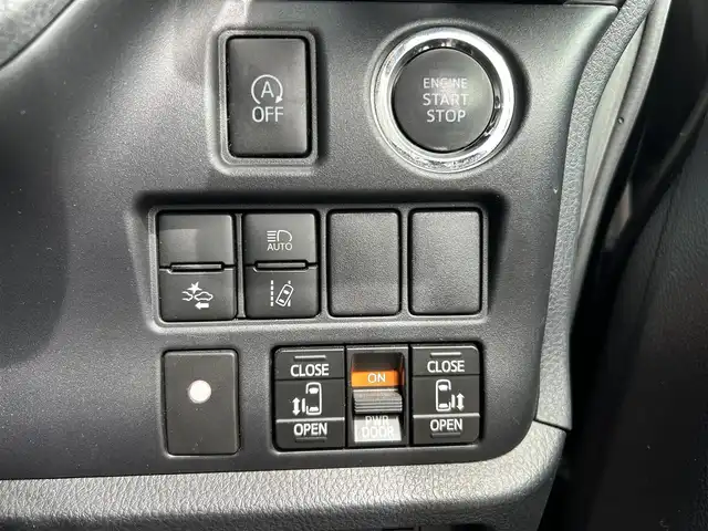 トヨタ エスクァイア Gi 福岡県 2017(平29)年 8.5万km ブラック ワンオーナー/サンルーフ/衝突軽減/純正ナビ/(AM/FM/CD/DVD/BT/フルセグ)/バックカメラ/ETC/両側パワースライドドア/アイドリングストップ/レザーシート/シートヒーター/MTモード付きAT/革巻きステアリング/ステアリングスイッチ/AUTOライト/LEDヘッドライト/フォグランプ/AUTOハイビーム/横滑り防止/プッシュスタート/スマートキー