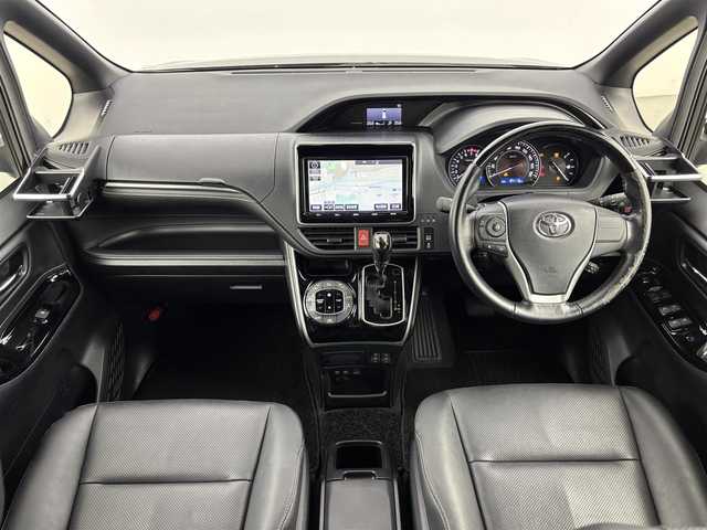 トヨタ エスクァイア Gi 福岡県 2017(平29)年 8.5万km ブラック ツインムーンルーフ/純正９型ナビ（フルセグＴＶ）　/衝突軽減　/レーンキープ　/コーナーセンサー　/クルコン　/両側電動スライドドア　/パドルシフト　/シートヒーター　/Ｗエアコン　/ドラレコ　/ＥＴＣ　/純正アルミホイール