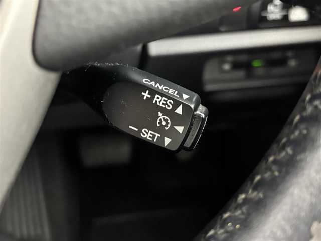 トヨタ エスクァイア Gi 福岡県 2017(平29)年 8.5万km ブラック ツインムーンルーフ/純正９型ナビ（フルセグＴＶ）　/衝突軽減　/レーンキープ　/コーナーセンサー　/クルコン　/両側電動スライドドア　/パドルシフト　/シートヒーター　/Ｗエアコン　/ドラレコ　/ＥＴＣ　/純正アルミホイール