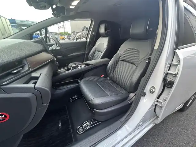 日産 オーラ G レザーエディション 神奈川県 2023(令5)年 1.2万km ピュアホワイトパール 純正9インチナビ/黒レザーシート/インテリジェントルームミラー/全方位カメラ/BOSEサウンド/ブラインドスポットモニター/オートマチックハイビーム/電子パーキング/オートホールド/Bluetooth/USB/HDMI/フルセグ/前後ドライブレコーダー/ステアリングリモコン/プッシュスタート/ワイヤレス充電