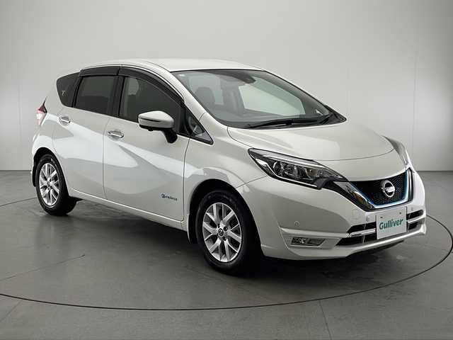 日産 ノート e－パワー メダリスト 宮崎県 2019(平31)年 4.5万km ブリリアントホワイトパール 純正ナビ(MM318D-W)/CD/DVD/AM/FM/Bluetooth/アラウンドビューモニター/スマートルームミラー/ドライブレコーダー/ステアリングスイッチ/クルーズコントロール/衝突軽減ブレーキ/横滑り防止装置/電動格納ミラー/スマートキー/オートライト/フロアマット/ドアバイザー/ETC