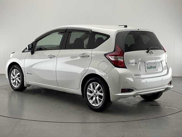日産 ノート e－パワー メダリスト 宮崎県 2019(平31)年 4.5万km ブリリアントホワイトパール 純正ナビ(MM318D-W)/CD/DVD/AM/FM/Bluetooth/アラウンドビューモニター/スマートルームミラー/ドライブレコーダー/ステアリングスイッチ/クルーズコントロール/衝突軽減ブレーキ/横滑り防止装置/電動格納ミラー/スマートキー/オートライト/フロアマット/ドアバイザー/ETC
