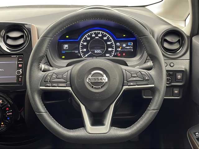 日産 ノート e－パワー メダリスト 宮崎県 2019(平31)年 4.5万km ブリリアントホワイトパール 純正ナビ(MM318D-W)/CD/DVD/AM/FM/Bluetooth/アラウンドビューモニター/スマートルームミラー/ドライブレコーダー/ステアリングスイッチ/クルーズコントロール/衝突軽減ブレーキ/横滑り防止装置/電動格納ミラー/スマートキー/オートライト/フロアマット/ドアバイザー/ETC