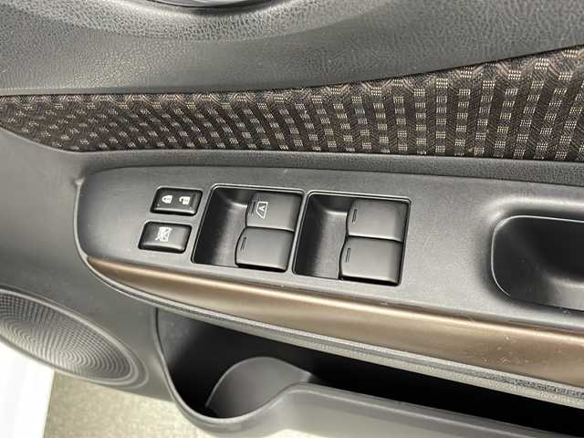 日産 ノート e－パワー メダリスト 宮崎県 2019(平31)年 4.5万km ブリリアントホワイトパール 純正ナビ(MM318D-W)/CD/DVD/AM/FM/Bluetooth/アラウンドビューモニター/スマートルームミラー/ドライブレコーダー/ステアリングスイッチ/クルーズコントロール/衝突軽減ブレーキ/横滑り防止装置/電動格納ミラー/スマートキー/オートライト/フロアマット/ドアバイザー/ETC