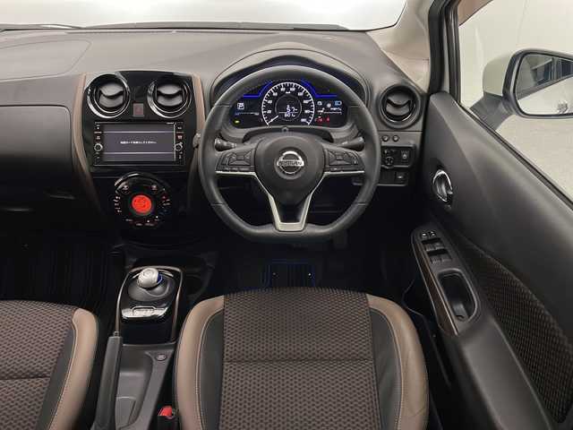 日産 ノート e－パワー メダリスト 宮崎県 2019(平31)年 4.5万km ブリリアントホワイトパール 純正ナビ(MM318D-W)/CD/DVD/AM/FM/Bluetooth/アラウンドビューモニター/スマートルームミラー/ドライブレコーダー/ステアリングスイッチ/クルーズコントロール/衝突軽減ブレーキ/横滑り防止装置/電動格納ミラー/スマートキー/オートライト/フロアマット/ドアバイザー/ETC