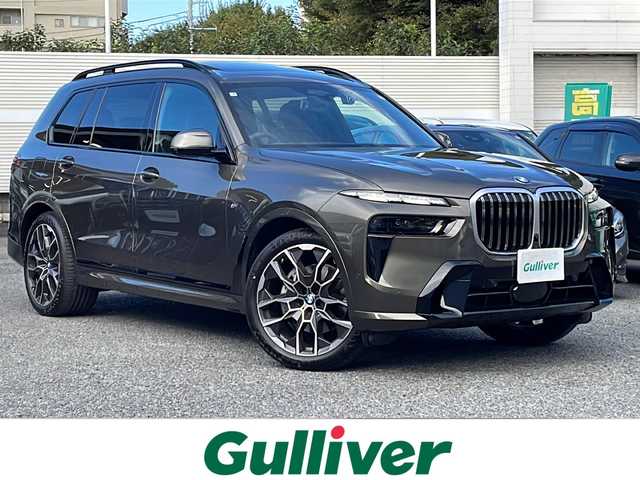 ＢＭＷ ＢＭＷ Ｘ７ xDrive40d Mスポーツ 東京都 2025(令7)年 0.1万km ＤグリーンＭ 車体色　C3D　マンハッタン/新車時保証書　取扱説明書/ドライビングアシスト/ヒル・スタート・アシスト/トラフィック・サイン・アシスト/緊急時のブレーキ・アシスト/ステアリング&レーン・コントロール・アシスト/ACC（アクティブ・クルーズ・コントロール）/レーン・チェンジ・ウォーニング＆レーン・チェンジ・アシスト/パーキング・アシスト/純正ナビ/フルセグTV/USB/BT/AppleCarplay/360度カメラ　ETC/Bowers＆Wilkinsオーディオ/ヘッドアップディスプレイ/パワーシート【フロントメモリー＆マッサージ付】/レザーシート　パノラマガラスサンルーフ/全席シートヒーター/Fベンチレーター/LEDヘッドライト/オートライト/パワーバックドア/スマートキー×２/デジタルカードキー×１/純正22インチアルミ