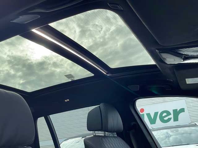 ＢＭＷ ＢＭＷ Ｘ７ xDrive40d Mスポーツ 東京都 2025(令7)年 0.1万km ＤグリーンＭ 車体色　C3D　マンハッタン/新車時保証書　取扱説明書/ドライビングアシスト/ヒル・スタート・アシスト/トラフィック・サイン・アシスト/緊急時のブレーキ・アシスト/ステアリング&レーン・コントロール・アシスト/ACC（アクティブ・クルーズ・コントロール）/レーン・チェンジ・ウォーニング＆レーン・チェンジ・アシスト/パーキング・アシスト/純正ナビ/フルセグTV/USB/BT/AppleCarplay/360度カメラ　ETC/Bowers＆Wilkinsオーディオ/ヘッドアップディスプレイ/パワーシート【フロントメモリー＆マッサージ付】/レザーシート　パノラマガラスサンルーフ/全席シートヒーター/Fベンチレーター/LEDヘッドライト/オートライト/パワーバックドア/スマートキー×２/デジタルカードキー×１/純正22インチアルミ