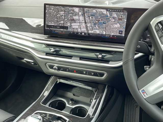 ＢＭＷ ＢＭＷ Ｘ７ xDrive40d Mスポーツ 東京都 2025(令7)年 0.1万km ＤグリーンＭ 車体色　C3D　マンハッタン/新車時保証書　取扱説明書/ドライビングアシスト/ヒル・スタート・アシスト/トラフィック・サイン・アシスト/緊急時のブレーキ・アシスト/ステアリング&レーン・コントロール・アシスト/ACC（アクティブ・クルーズ・コントロール）/レーン・チェンジ・ウォーニング＆レーン・チェンジ・アシスト/パーキング・アシスト/純正ナビ/フルセグTV/USB/BT/AppleCarplay/360度カメラ　ETC/Bowers＆Wilkinsオーディオ/ヘッドアップディスプレイ/パワーシート【フロントメモリー＆マッサージ付】/レザーシート　パノラマガラスサンルーフ/全席シートヒーター/Fベンチレーター/LEDヘッドライト/オートライト/パワーバックドア/スマートキー×２/デジタルカードキー×１/純正22インチアルミ