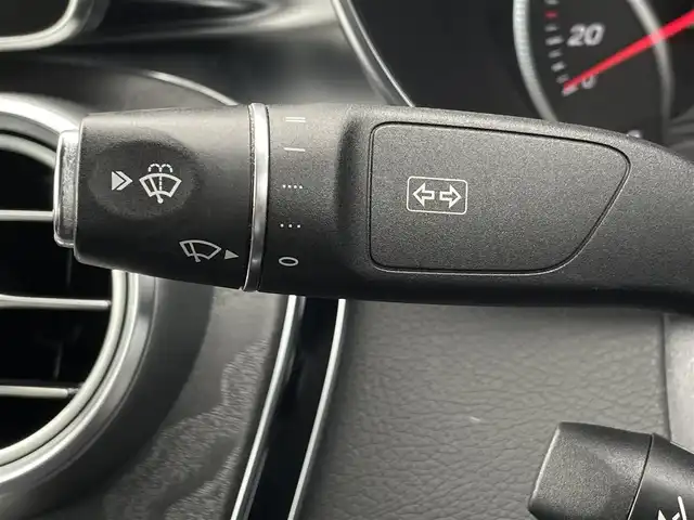 メルセデス・ベンツ Ｃ２２０ｄ ローレウスエディション 三重県 2018(平30)年 5.9万km ポーラホワイト 黒革　/シートヒーター　/純正ナビ　/フルセグＴＶ　/Ｂｌｕｅｔｏｏｔｈ　/ＬＥＤライト　/キーレスゴー　/レーダーセーフティＰＫＧ　/ＡＣＣ　/純正１８インチアルミ　/パワーシート　/ドラレコ　/エアマティックアジリティ