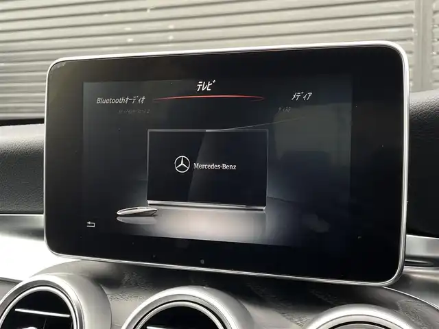 メルセデス・ベンツ Ｃ２２０ｄ ローレウスエディション 三重県 2018(平30)年 5.9万km ポーラホワイト 黒革　/シートヒーター　/純正ナビ　/フルセグＴＶ　/Ｂｌｕｅｔｏｏｔｈ　/ＬＥＤライト　/キーレスゴー　/レーダーセーフティＰＫＧ　/ＡＣＣ　/純正１８インチアルミ　/パワーシート　/ドラレコ　/エアマティックアジリティ