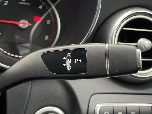 メルセデス・ベンツ Ｃ２２０ｄ ローレウスエディション 三重県 2018(平30)年 5.9万km ポーラホワイト 黒革　/シートヒーター　/純正ナビ　/フルセグＴＶ　/Ｂｌｕｅｔｏｏｔｈ　/ＬＥＤライト　/キーレスゴー　/レーダーセーフティＰＫＧ　/ＡＣＣ　/純正１８インチアルミ　/パワーシート　/ドラレコ　/エアマティックアジリティ