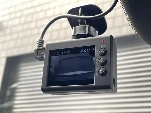 メルセデス・ベンツ Ｃ２２０ｄ ローレウスエディション 三重県 2018(平30)年 5.9万km ポーラホワイト 黒革　/シートヒーター　/純正ナビ　/フルセグＴＶ　/Ｂｌｕｅｔｏｏｔｈ　/ＬＥＤライト　/キーレスゴー　/レーダーセーフティＰＫＧ　/ＡＣＣ　/純正１８インチアルミ　/パワーシート　/ドラレコ　/エアマティックアジリティ