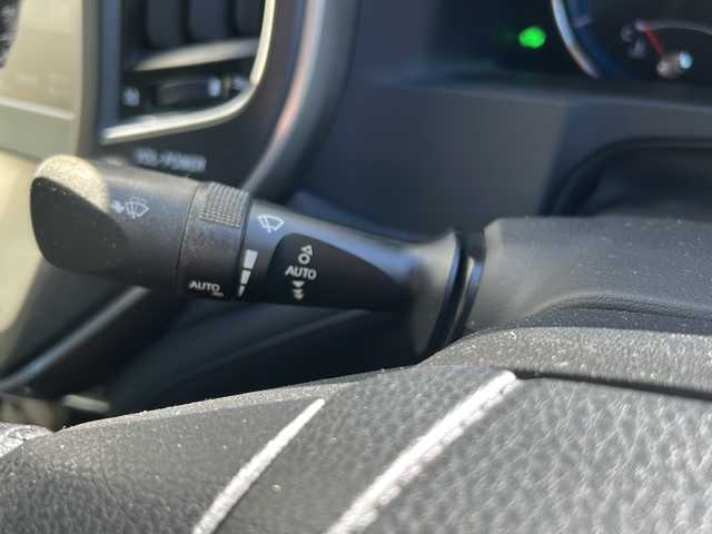 トヨタ クラウン ハイブリッド アスリートS 埼玉県 2015(平27)年 14.6万km ホワイトパールクリスタルシャイン 純正ナビ　/フルセグ/DVD/CD/BT/USB/FM/AM/ビルトインＥＴＣ　/バックカメラ　/ハンドルヒーター　/前席シートヒーター　/前席パワーシート　/クリアランスソナー　/ＰＣＳ　/ＩＣＳ　/ステアリングスイッチ　/クルーズコントロール　/取扱説明書