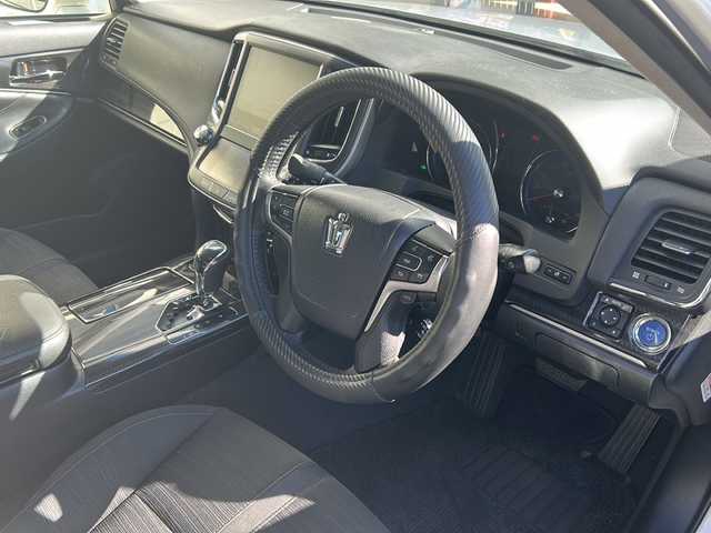 トヨタ クラウン ハイブリッド アスリートS 埼玉県 2015(平27)年 14.6万km ホワイトパールクリスタルシャイン 純正ナビ　/フルセグ/DVD/CD/BT/USB/FM/AM/ビルトインＥＴＣ　/バックカメラ　/ハンドルヒーター　/前席シートヒーター　/前席パワーシート　/クリアランスソナー　/ＰＣＳ　/ＩＣＳ　/ステアリングスイッチ　/クルーズコントロール　/取扱説明書