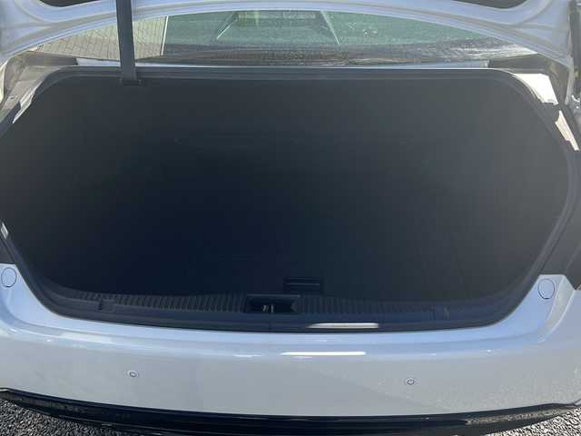 トヨタ クラウン ハイブリッド アスリートS 埼玉県 2015(平27)年 14.6万km ホワイトパールクリスタルシャイン 純正ナビ　/フルセグ/DVD/CD/BT/USB/FM/AM/ビルトインＥＴＣ　/バックカメラ　/ハンドルヒーター　/前席シートヒーター　/前席パワーシート　/クリアランスソナー　/ＰＣＳ　/ＩＣＳ　/ステアリングスイッチ　/クルーズコントロール　/取扱説明書