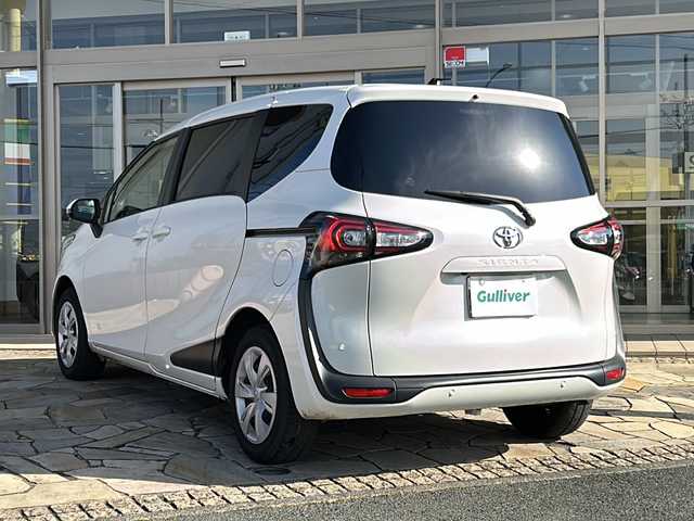 トヨタ シエンタ ファンベースG 静岡県 2019(令1)年 3.9万km ホワイトパールクリスタルシャイン 社外SDナビ/・CD/・DVD/・フルセグＴＶ/・Bluetooth/・USB/・AM/・FM/主要装備/・両側パワスラ/・衝突軽減/・レーンキープ/・コーナーセンサー後/・バックカメラ/・ETC/・ドラレコ前/・レザー調シートカバー/・シートヒーターD/N席/・ハンドルヒーター/・ステリモ/・スマートキー/・プッシュスタート/・スペアキー1本/・純正フロアマット/・LEDヘッドライト/・オートライト/・オートハイビーム