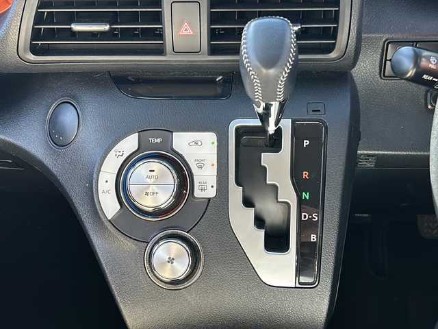 トヨタ シエンタ ファンベースG 静岡県 2019(令1)年 3.9万km ホワイトパールクリスタルシャイン 社外SDナビ/・CD/・DVD/・フルセグＴＶ/・Bluetooth/・USB/・AM/・FM/主要装備/・両側パワスラ/・衝突軽減/・レーンキープ/・コーナーセンサー後/・バックカメラ/・ETC/・ドラレコ前/・レザー調シートカバー/・シートヒーターD/N席/・ハンドルヒーター/・ステリモ/・スマートキー/・プッシュスタート/・スペアキー1本/・純正フロアマット/・LEDヘッドライト/・オートライト/・オートハイビーム