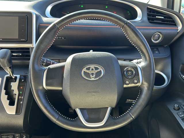 トヨタ シエンタ ファンベースG 静岡県 2019(令1)年 3.9万km ホワイトパールクリスタルシャイン 社外SDナビ/・CD/・DVD/・フルセグＴＶ/・Bluetooth/・USB/・AM/・FM/主要装備/・両側パワスラ/・衝突軽減/・レーンキープ/・コーナーセンサー後/・バックカメラ/・ETC/・ドラレコ前/・レザー調シートカバー/・シートヒーターD/N席/・ハンドルヒーター/・ステリモ/・スマートキー/・プッシュスタート/・スペアキー1本/・純正フロアマット/・LEDヘッドライト/・オートライト/・オートハイビーム