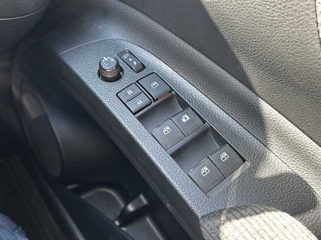 トヨタ シエンタ ファンベースG 静岡県 2019(令1)年 3.9万km ホワイトパールクリスタルシャイン 社外SDナビ/・CD/・DVD/・フルセグＴＶ/・Bluetooth/・USB/・AM/・FM/主要装備/・両側パワスラ/・衝突軽減/・レーンキープ/・コーナーセンサー後/・バックカメラ/・ETC/・ドラレコ前/・レザー調シートカバー/・シートヒーターD/N席/・ハンドルヒーター/・ステリモ/・スマートキー/・プッシュスタート/・スペアキー1本/・純正フロアマット/・LEDヘッドライト/・オートライト/・オートハイビーム