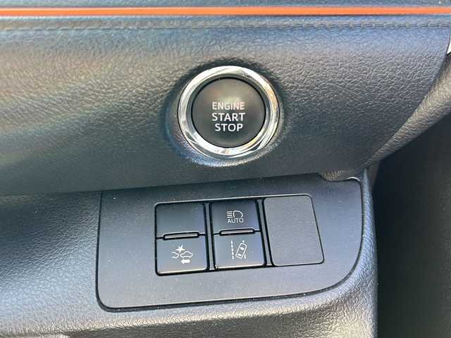 トヨタ シエンタ ファンベースG 静岡県 2019(令1)年 3.9万km ホワイトパールクリスタルシャイン 社外SDナビ/・CD/・DVD/・フルセグＴＶ/・Bluetooth/・USB/・AM/・FM/主要装備/・両側パワスラ/・衝突軽減/・レーンキープ/・コーナーセンサー後/・バックカメラ/・ETC/・ドラレコ前/・レザー調シートカバー/・シートヒーターD/N席/・ハンドルヒーター/・ステリモ/・スマートキー/・プッシュスタート/・スペアキー1本/・純正フロアマット/・LEDヘッドライト/・オートライト/・オートハイビーム