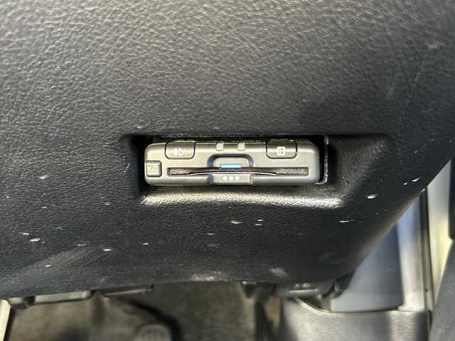 トヨタ シエンタ ファンベースG 静岡県 2019(令1)年 3.9万km ホワイトパールクリスタルシャイン 社外SDナビ/・CD/・DVD/・フルセグＴＶ/・Bluetooth/・USB/・AM/・FM/主要装備/・両側パワスラ/・衝突軽減/・レーンキープ/・コーナーセンサー後/・バックカメラ/・ETC/・ドラレコ前/・レザー調シートカバー/・シートヒーターD/N席/・ハンドルヒーター/・ステリモ/・スマートキー/・プッシュスタート/・スペアキー1本/・純正フロアマット/・LEDヘッドライト/・オートライト/・オートハイビーム