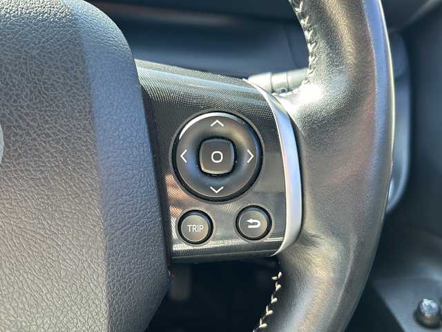 トヨタ シエンタ ファンベースG 静岡県 2019(令1)年 3.9万km ホワイトパールクリスタルシャイン 社外SDナビ/・CD/・DVD/・フルセグＴＶ/・Bluetooth/・USB/・AM/・FM/主要装備/・両側パワスラ/・衝突軽減/・レーンキープ/・コーナーセンサー後/・バックカメラ/・ETC/・ドラレコ前/・レザー調シートカバー/・シートヒーターD/N席/・ハンドルヒーター/・ステリモ/・スマートキー/・プッシュスタート/・スペアキー1本/・純正フロアマット/・LEDヘッドライト/・オートライト/・オートハイビーム