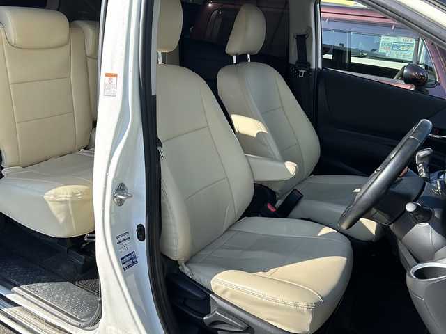 トヨタ シエンタ ファンベースG 静岡県 2019(令1)年 3.9万km ホワイトパールクリスタルシャイン 社外SDナビ/・CD/・DVD/・フルセグＴＶ/・Bluetooth/・USB/・AM/・FM/主要装備/・両側パワスラ/・衝突軽減/・レーンキープ/・コーナーセンサー後/・バックカメラ/・ETC/・ドラレコ前/・レザー調シートカバー/・シートヒーターD/N席/・ハンドルヒーター/・ステリモ/・スマートキー/・プッシュスタート/・スペアキー1本/・純正フロアマット/・LEDヘッドライト/・オートライト/・オートハイビーム