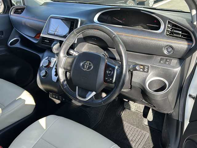 トヨタ シエンタ ファンベースG 静岡県 2019(令1)年 3.9万km ホワイトパールクリスタルシャイン 社外SDナビ/・CD/・DVD/・フルセグＴＶ/・Bluetooth/・USB/・AM/・FM/主要装備/・両側パワスラ/・衝突軽減/・レーンキープ/・コーナーセンサー後/・バックカメラ/・ETC/・ドラレコ前/・レザー調シートカバー/・シートヒーターD/N席/・ハンドルヒーター/・ステリモ/・スマートキー/・プッシュスタート/・スペアキー1本/・純正フロアマット/・LEDヘッドライト/・オートライト/・オートハイビーム