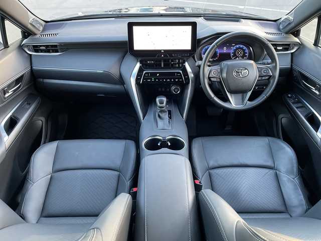 トヨタ ハリアー Z レザーパッケージ 長野県 2023(令5)年 1.8万km プレシャスブラックパール 禁煙車/調光パノラマサンルーフ/純正12.3インチディスプレイオーディオ　ナビ機能付き/JBLプレミアムサウンド/Bluetooth/フルセグTV/全周囲カメラ/デジタルインナーミラー（前後方録画機能付）/ブラインドスポットモニター/レザーシート/前席シートヒーター/前席シートベンチレーション/前席パワーシート/D席メモリ付き/電動リアゲート/ステアリングヒーター/USB入力端子/ビルトインETC2.0/トヨタセーフティセンス/レーダークルーズコントロール/純正AW19インチ/純正フロアマット/スマートキー/プッシュスタート