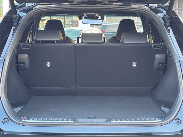 トヨタ ハリアー Z レザーパッケージ 長野県 2023(令5)年 1.8万km プレシャスブラックパール 禁煙車/調光パノラマサンルーフ/純正12.3インチディスプレイオーディオ　ナビ機能付き/JBLプレミアムサウンド/Bluetooth/フルセグTV/全周囲カメラ/デジタルインナーミラー（前後方録画機能付）/ブラインドスポットモニター/レザーシート/前席シートヒーター/前席シートベンチレーション/前席パワーシート/D席メモリ付き/電動リアゲート/ステアリングヒーター/USB入力端子/ビルトインETC2.0/トヨタセーフティセンス/レーダークルーズコントロール/純正AW19インチ/純正フロアマット/スマートキー/プッシュスタート