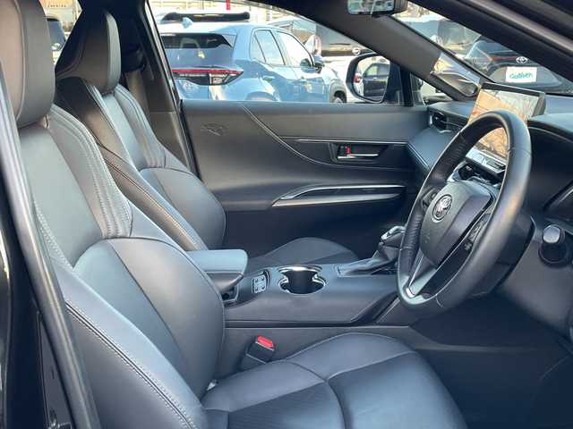 トヨタ ハリアー Z レザーパッケージ 長野県 2023(令5)年 1.8万km プレシャスブラックパール 禁煙車/調光パノラマサンルーフ/純正12.3インチディスプレイオーディオ　ナビ機能付き/JBLプレミアムサウンド/Bluetooth/フルセグTV/全周囲カメラ/デジタルインナーミラー（前後方録画機能付）/ブラインドスポットモニター/レザーシート/前席シートヒーター/前席シートベンチレーション/前席パワーシート/D席メモリ付き/電動リアゲート/ステアリングヒーター/USB入力端子/ビルトインETC2.0/トヨタセーフティセンス/レーダークルーズコントロール/純正AW19インチ/純正フロアマット/スマートキー/プッシュスタート