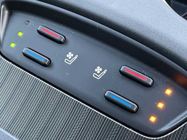 トヨタ ハリアー Z レザーパッケージ 長野県 2023(令5)年 1.8万km プレシャスブラックパール 禁煙車/調光パノラマサンルーフ/純正12.3インチディスプレイオーディオ　ナビ機能付き/JBLプレミアムサウンド/Bluetooth/フルセグTV/全周囲カメラ/デジタルインナーミラー（前後方録画機能付）/ブラインドスポットモニター/レザーシート/前席シートヒーター/前席シートベンチレーション/前席パワーシート/D席メモリ付き/電動リアゲート/ステアリングヒーター/USB入力端子/ビルトインETC2.0/トヨタセーフティセンス/レーダークルーズコントロール/純正AW19インチ/純正フロアマット/スマートキー/プッシュスタート