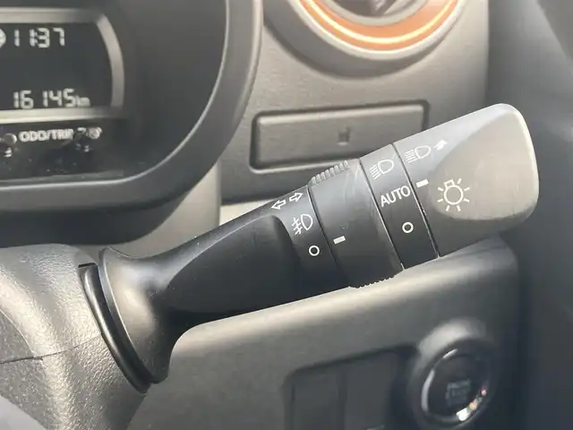 トヨタ パッソ モーダ　チャーム 愛媛県 2022(令4)年 1.7万km ブラックマイカメタリック/パウダリーベージュメタリック 2トーン ワンオーナー/社外ディスプレイオーディオ（FH-6500DVD)/・CD/DVD/Bluetooth/全方位モニター/・バックカメラ/ETC/ハーフレザーシート/衝突軽減ブレーキ/コーナーセンサー/オートハイビーム/・LEDオートライト/・フォグランプ/シートヒーター/アイドリングストップ/ISOFIX/ドアバイザー/フロアマット/プッシュスタート/・スペアキー/取扱説明書/保証書