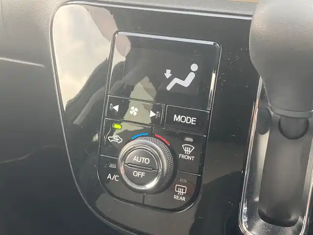 トヨタ パッソ モーダ　チャーム 愛媛県 2022(令4)年 1.7万km ブラックマイカメタリック/パウダリーベージュメタリック 2トーン ワンオーナー/社外ディスプレイオーディオ（FH-6500DVD)/・CD/DVD/Bluetooth/全方位モニター/・バックカメラ/ETC/ハーフレザーシート/衝突軽減ブレーキ/コーナーセンサー/オートハイビーム/・LEDオートライト/・フォグランプ/シートヒーター/アイドリングストップ/ISOFIX/ドアバイザー/フロアマット/プッシュスタート/・スペアキー/取扱説明書/保証書