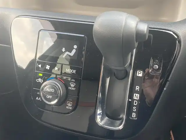 トヨタ パッソ モーダ　チャーム 愛媛県 2022(令4)年 1.7万km ブラックマイカメタリック/パウダリーベージュメタリック 2トーン ワンオーナー/社外ディスプレイオーディオ（FH-6500DVD)/・CD/DVD/Bluetooth/全方位モニター/・バックカメラ/ETC/ハーフレザーシート/衝突軽減ブレーキ/コーナーセンサー/オートハイビーム/・LEDオートライト/・フォグランプ/シートヒーター/アイドリングストップ/ISOFIX/ドアバイザー/フロアマット/プッシュスタート/・スペアキー/取扱説明書/保証書