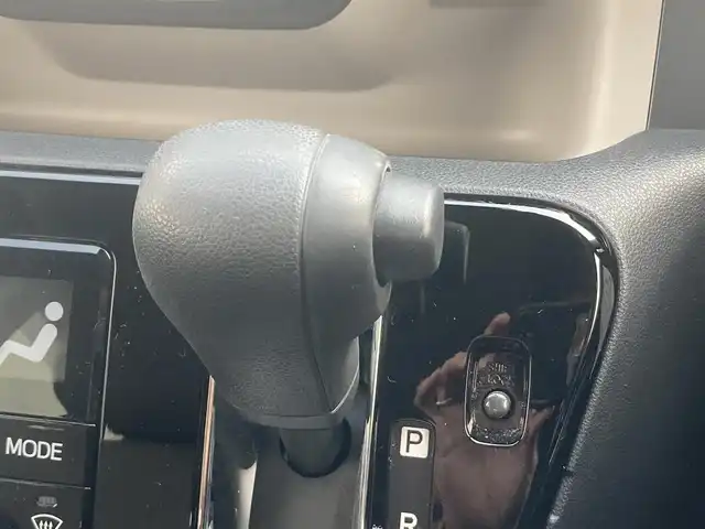 トヨタ パッソ モーダ　チャーム 愛媛県 2022(令4)年 1.7万km ブラックマイカメタリック/パウダリーベージュメタリック 2トーン ワンオーナー/社外ディスプレイオーディオ（FH-6500DVD)/・CD/DVD/Bluetooth/全方位モニター/・バックカメラ/ETC/ハーフレザーシート/衝突軽減ブレーキ/コーナーセンサー/オートハイビーム/・LEDオートライト/・フォグランプ/シートヒーター/アイドリングストップ/ISOFIX/ドアバイザー/フロアマット/プッシュスタート/・スペアキー/取扱説明書/保証書