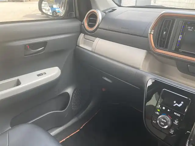 トヨタ パッソ モーダ　チャーム 愛媛県 2022(令4)年 1.7万km ブラックマイカメタリック/パウダリーベージュメタリック 2トーン ワンオーナー/社外ディスプレイオーディオ（FH-6500DVD)/・CD/DVD/Bluetooth/全方位モニター/・バックカメラ/ETC/ハーフレザーシート/衝突軽減ブレーキ/コーナーセンサー/オートハイビーム/・LEDオートライト/・フォグランプ/シートヒーター/アイドリングストップ/ISOFIX/ドアバイザー/フロアマット/プッシュスタート/・スペアキー/取扱説明書/保証書