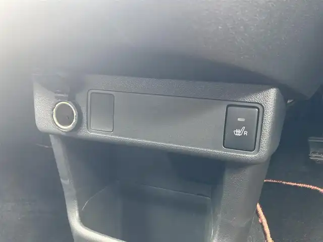 トヨタ パッソ モーダ　チャーム 愛媛県 2022(令4)年 1.7万km ブラックマイカメタリック/パウダリーベージュメタリック 2トーン ワンオーナー/社外ディスプレイオーディオ（FH-6500DVD)/・CD/DVD/Bluetooth/全方位モニター/・バックカメラ/ETC/ハーフレザーシート/衝突軽減ブレーキ/コーナーセンサー/オートハイビーム/・LEDオートライト/・フォグランプ/シートヒーター/アイドリングストップ/ISOFIX/ドアバイザー/フロアマット/プッシュスタート/・スペアキー/取扱説明書/保証書