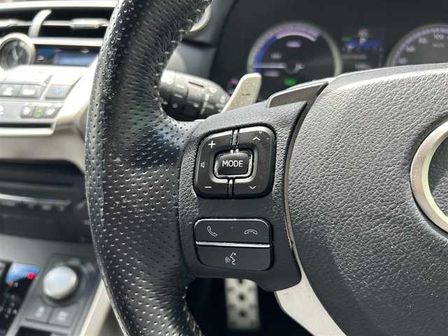 レクサス ＮＸ 300h Fスポーツ 新潟県 2016(平28)年 7.6万km ホワイトノーヴァガラスフレーク バックカメラ/フルセグテレビ/ウィンカーミラー/アイドリングストップ/クルーズコントロール/サンルーフ/プッシュスタート/シートヒーター/エアシート/サマータイヤホイールなし　車載/ブラインドスポットモニター/オートライト/プリクラッシュ/ETC