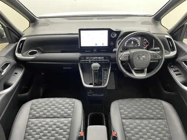 トヨタ ヴォクシー S－Z 岡山県 2022(令4)年 2.5万km ホワイトパールクリスタルシャイン 純正ディスプレイオーディオ/（CD/DVD/BT/TV/HDMI)/バックカメラ/純正後席モニター/両側パワースライドドア/前後ドライブレコーダー/トヨタセーフティセンス/LEDヘッドライト/オートライト/コーナーセンサー/後席サンシェード/純正フロアマット/純正ドアバイザー/純正17インチアルミホイール/取扱説明書/新車保証書/スペアキー