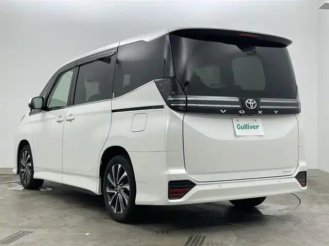 トヨタ ヴォクシー S－Z 岡山県 2022(令4)年 2.5万km ホワイトパールクリスタルシャイン 純正ディスプレイオーディオ/（CD/DVD/BT/TV/HDMI)/バックカメラ/純正後席モニター/両側パワースライドドア/前後ドライブレコーダー/トヨタセーフティセンス/LEDヘッドライト/オートライト/コーナーセンサー/後席サンシェード/純正フロアマット/純正ドアバイザー/純正17インチアルミホイール/取扱説明書/新車保証書/スペアキー