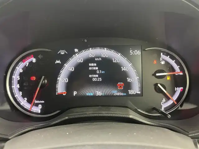 トヨタ ヴォクシー S－Z 岡山県 2022(令4)年 2.5万km ホワイトパールクリスタルシャイン 純正ディスプレイオーディオ/（CD/DVD/BT/TV/HDMI)/バックカメラ/純正後席モニター/両側パワースライドドア/前後ドライブレコーダー/トヨタセーフティセンス/LEDヘッドライト/オートライト/コーナーセンサー/後席サンシェード/純正フロアマット/純正ドアバイザー/純正17インチアルミホイール/取扱説明書/新車保証書/スペアキー