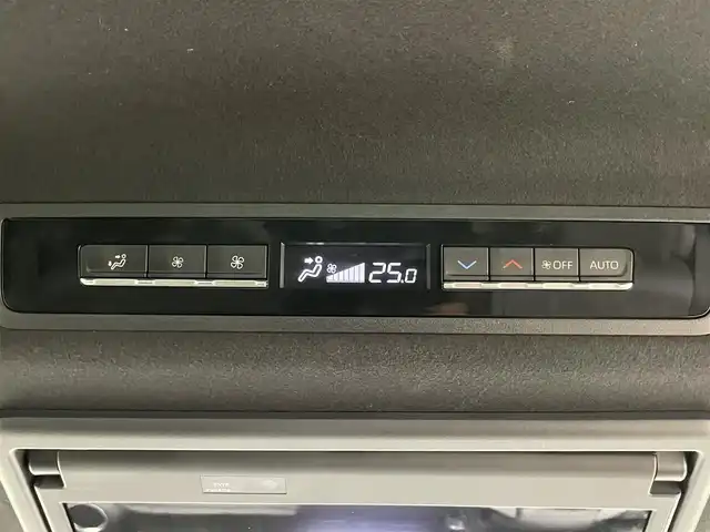 トヨタ ヴォクシー S－Z 岡山県 2022(令4)年 2.5万km ホワイトパールクリスタルシャイン 純正ディスプレイオーディオ/（CD/DVD/BT/TV/HDMI)/バックカメラ/純正後席モニター/両側パワースライドドア/前後ドライブレコーダー/トヨタセーフティセンス/LEDヘッドライト/オートライト/コーナーセンサー/後席サンシェード/純正フロアマット/純正ドアバイザー/純正17インチアルミホイール/取扱説明書/新車保証書/スペアキー