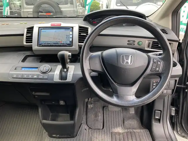ホンダ フリード G ジャストセレクション 鳥取県 2012(平24)年 14.8万km ポリッシュドメタルメタリック 登録時走行距離：147821km/ディーラー純正ナビ/　CD DVD BT フルセグTV/バックカメラ/クルーズコントロール/両側パワースライドドア/HIDヘッドライト/オートライト/純正フロアマット/ドアバイザー/新車時保証書/ワンオーナー