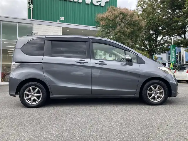 ホンダ フリード G ジャストセレクション 鳥取県 2012(平24)年 14.8万km ポリッシュドメタルメタリック 登録時走行距離：147821km/ディーラー純正ナビ/　CD DVD BT フルセグTV/バックカメラ/クルーズコントロール/両側パワースライドドア/HIDヘッドライト/オートライト/純正フロアマット/ドアバイザー/新車時保証書/ワンオーナー
