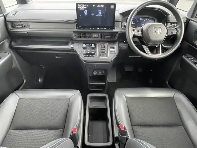 ホンダ ステップワゴン スパーダ eHEV 岡山県 2023(令5)年 4.1万km クリスタルブラックパール 純正11.4インチナビ/（AM.FM.BT.フルセグ.Carplay）/純正15.6インチフリップダウンモニター/バックカメラ/ビルトインETC/パワーバックドア/両側パワースライドドア/ホンダセンシング/・レーンディパーチャアラート/・レーダークルーズコントロール/・標識認識システム/・オートマチックハイビーム/ブラインドスポットモニター/ハーフレザーシート/D/N席シートヒーター/ドライブレコーダー/純正アルミホイール/LEDヘッドライト