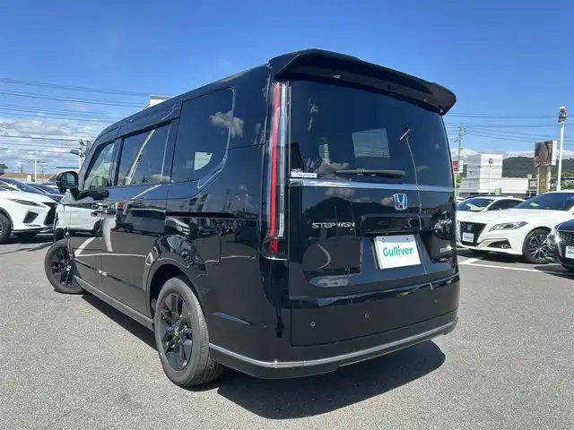 ホンダ ステップワゴン スパーダ eHEV 岡山県 2023(令5)年 4.1万km クリスタルブラックパール 純正11.4インチナビ/（AM.FM.BT.フルセグ.Carplay）/純正15.6インチフリップダウンモニター/バックカメラ/ビルトインETC/パワーバックドア/両側パワースライドドア/ホンダセンシング/・レーンディパーチャアラート/・レーダークルーズコントロール/・標識認識システム/・オートマチックハイビーム/ブラインドスポットモニター/ハーフレザーシート/D/N席シートヒーター/ドライブレコーダー/純正アルミホイール/LEDヘッドライト