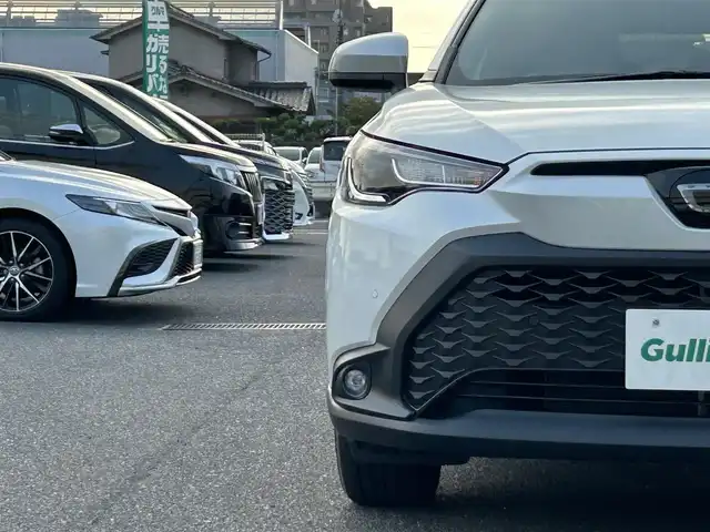 トヨタ カローラ クロス G 広島県 2023(令5)年 1.4万km プラチナホワイトパールマイカ 純正メーカーオプションナビ/　（Bluetooth/AM/FM）/レーダークルーズコントロール/レーントレーシングアシスト/電子パーキング/オートブレーキホールド/ドライブレコーダー/ETC/コーナーセンサー/USB入力端子/LEDヘッドライト/フォグランプ/バックカメラ/横滑り防止装置/オートマチックハイビーム/衝突被害軽減システム/スペアキー/プッシュスタート